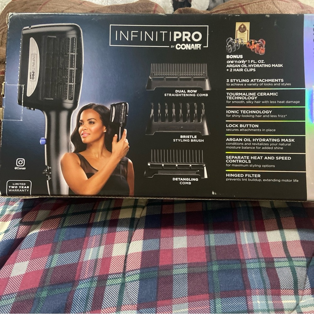 Conair InfinitiPro 3-in-1 Ceramic Styler - Black - Picture 2 of 3